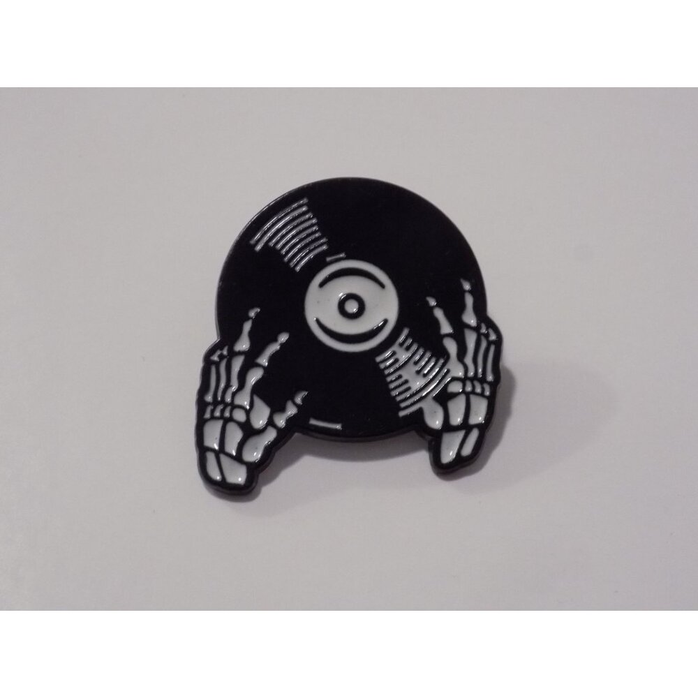 6 Enamel Halloween Horror Dark Brooch Pins - Picture 3 of 6